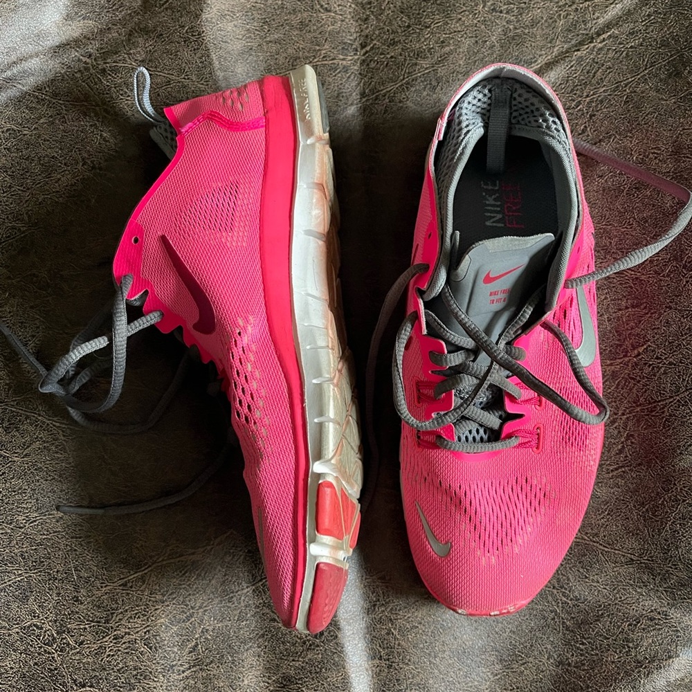 Nike Trainers Bright Pink & Grey Gem